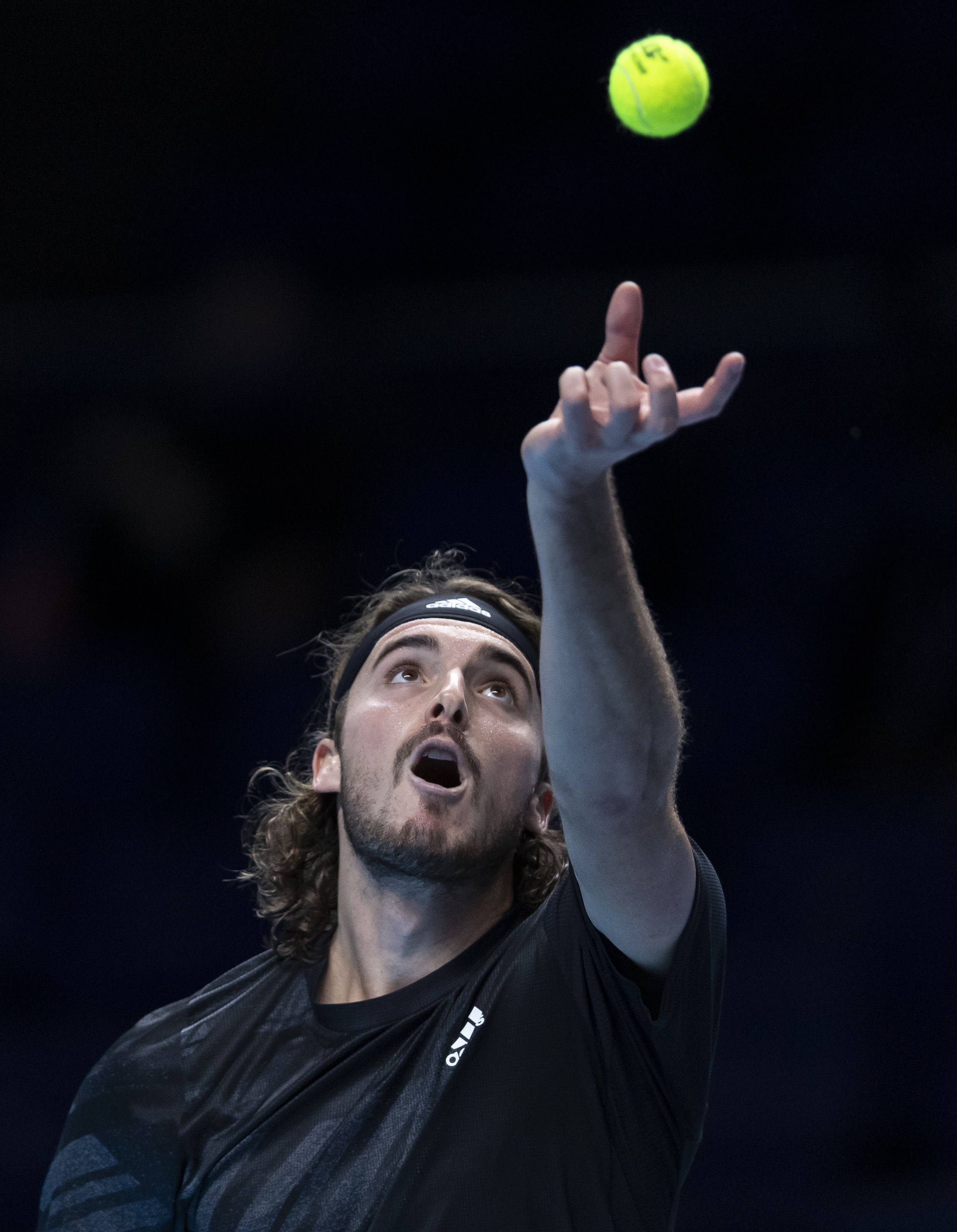 世界网球队强势意大利网球队，西西帕斯绝境逆转