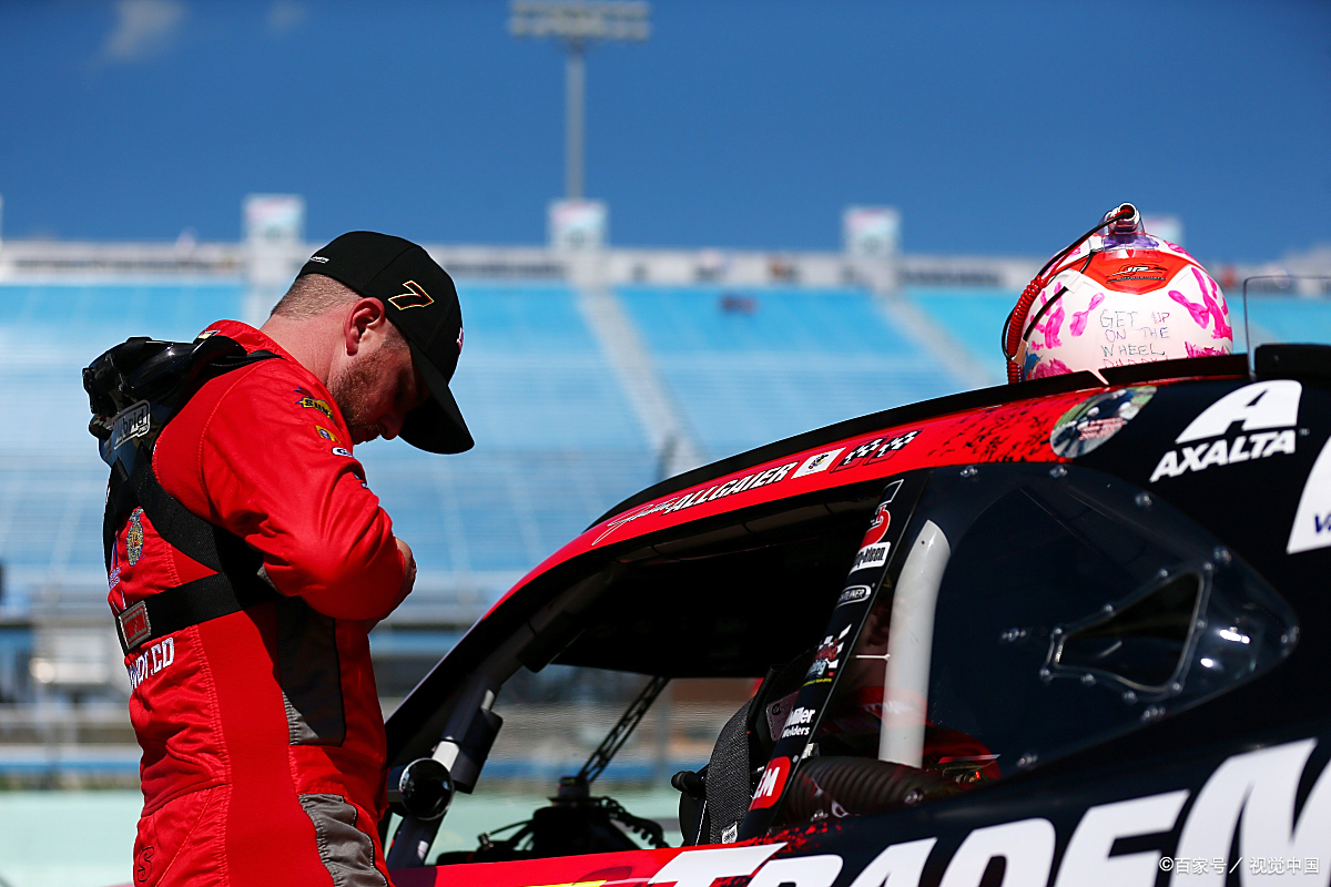 红牛二队鏖战雷诺车队，周冠宇关键制胜