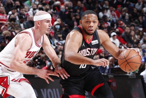 火箭轻取马刺,武切维奇统治全场 火箭轻取马刺,武切维奇统治全场