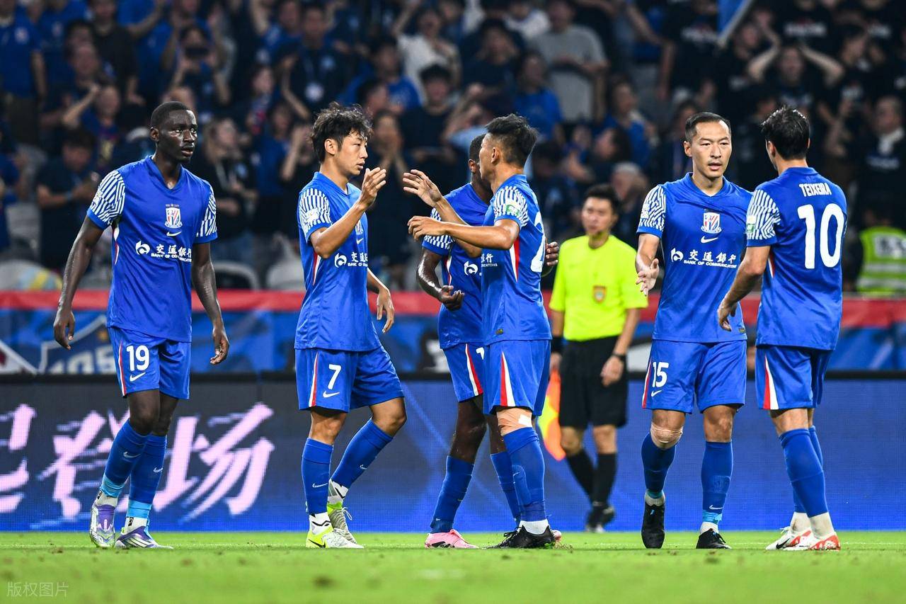 上海申花队员展现实力,取得胜利 上海申花队员展现实力,取得胜利