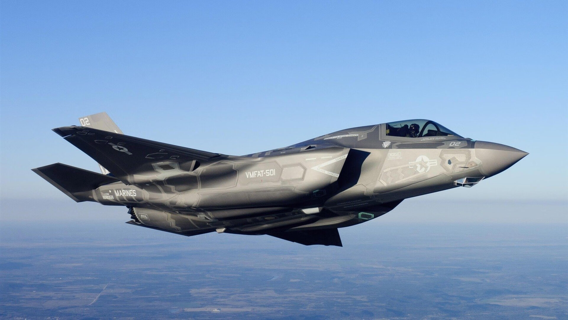 104秒,一个让迈凯伦沉默的战术决策,如何让勒克莱尔点燃银石赛道