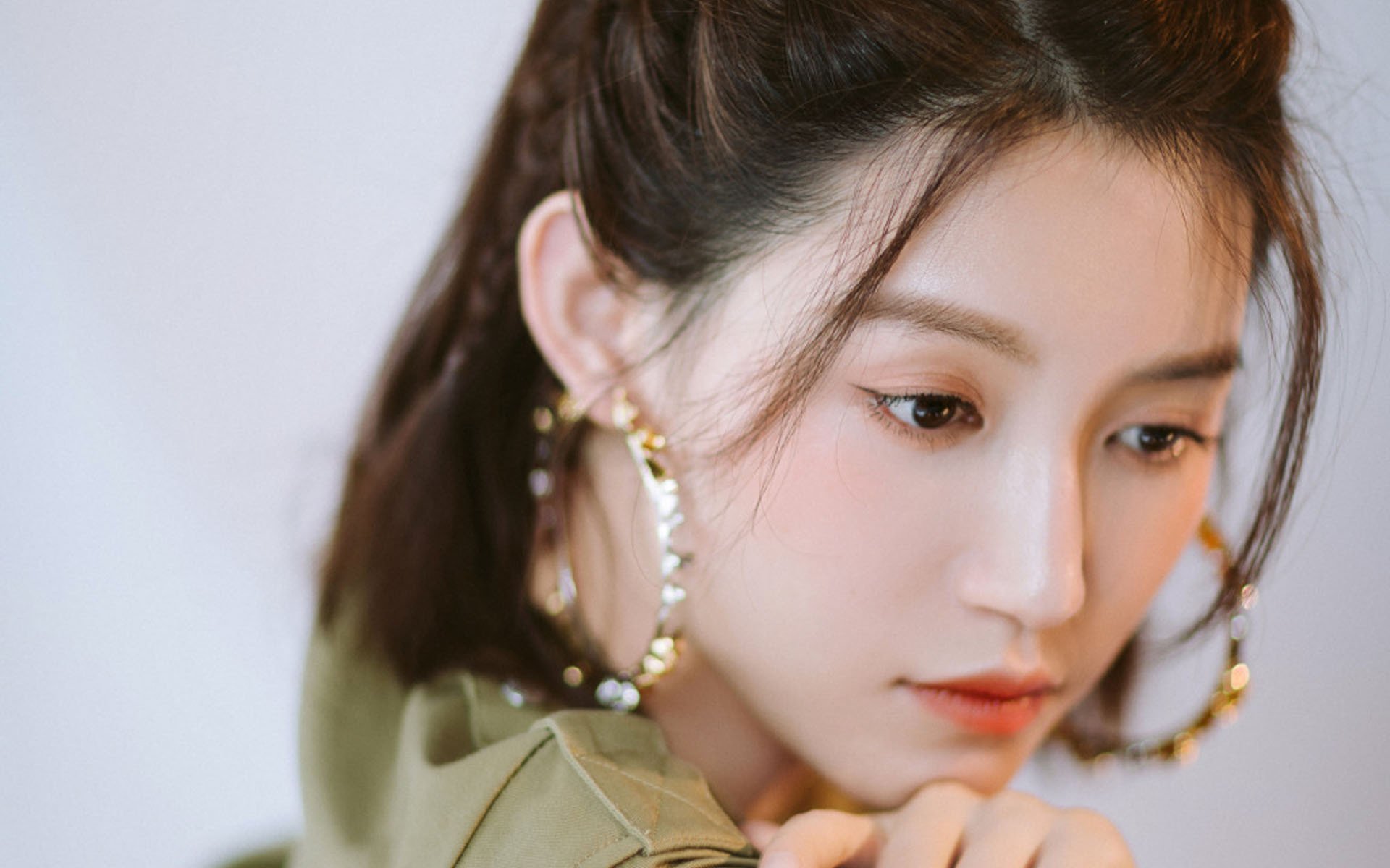 紫金魔术,巅峰对决诞生球场奇才,浓眉持续制造杀伤的艺术