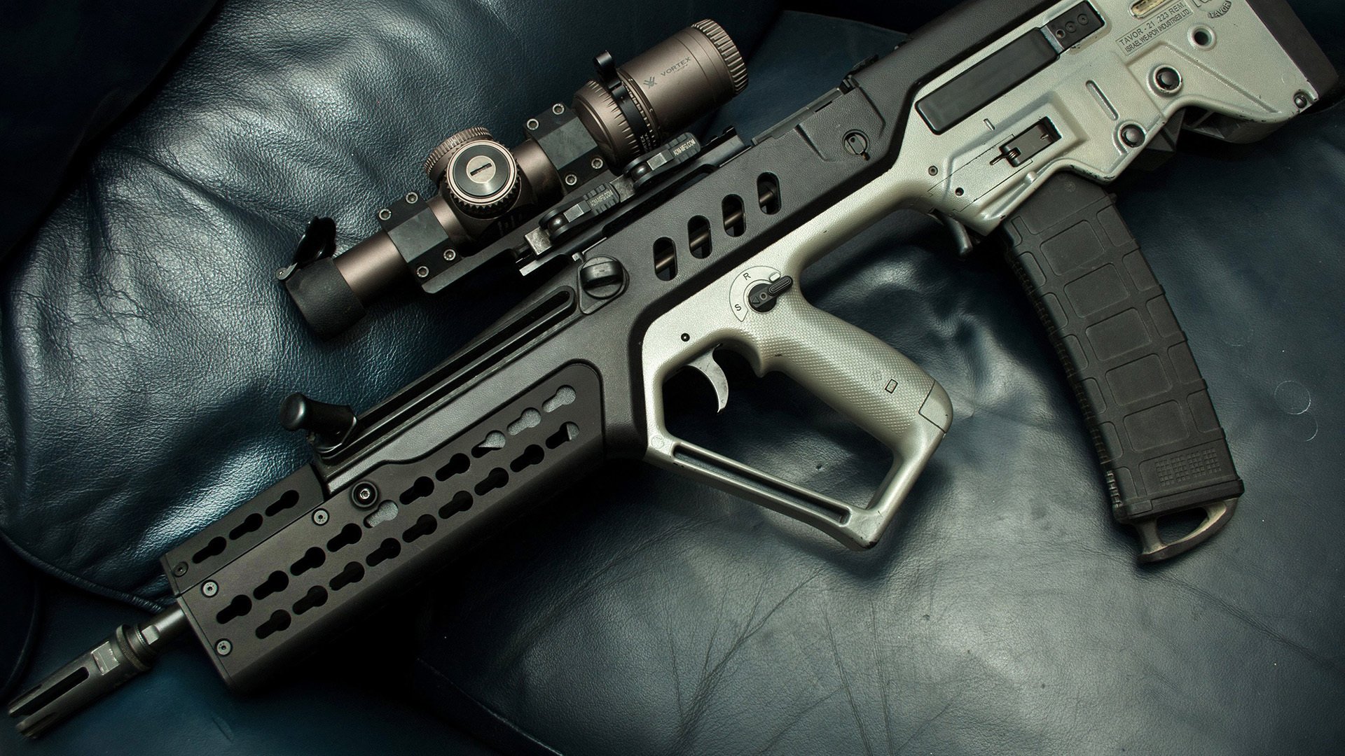 引擎轰鸣与地板摩擦，竞技场上没有注定的剧本